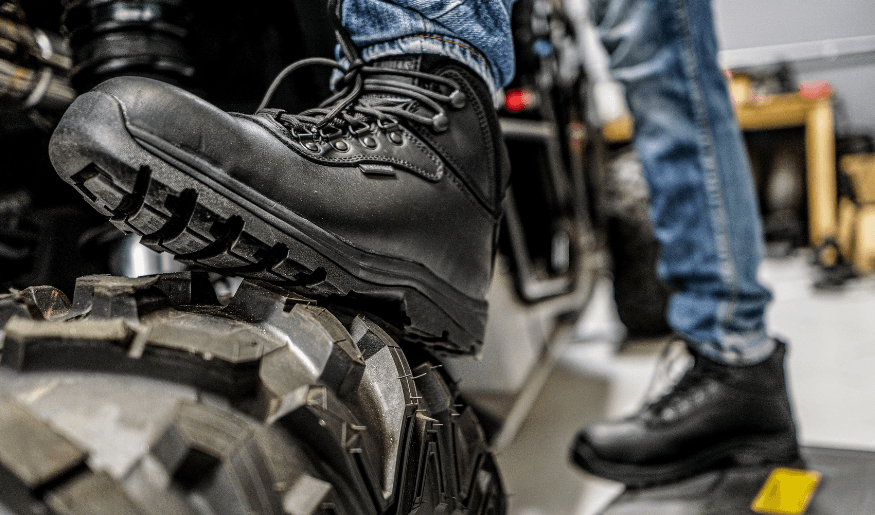 Best Work Boots to Wear in the Snow