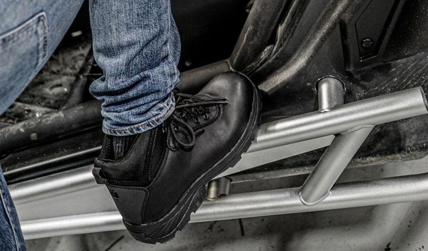 Factors in Determining the Waterproof Boots to Buy This Holiday
