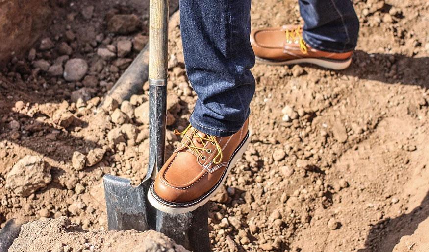 What Kind of Boots Do Carpenters Wear?